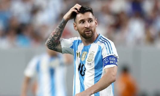 Messi e humb penaltinë, por Argjentina me zor në gjysmëfinale të Copa Americas