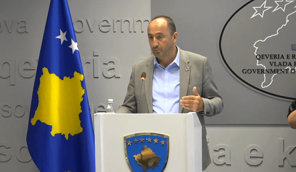 Liburn Aliu po hetohet për rastin e ambalazhuesve të ujit?