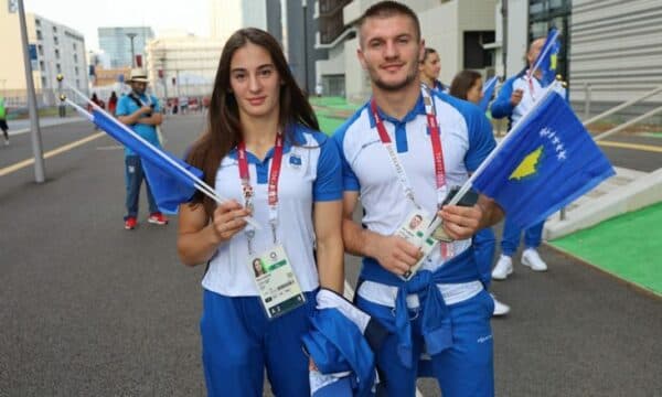 Akili dhe Nora i mësojnë kundërshtarët e parë