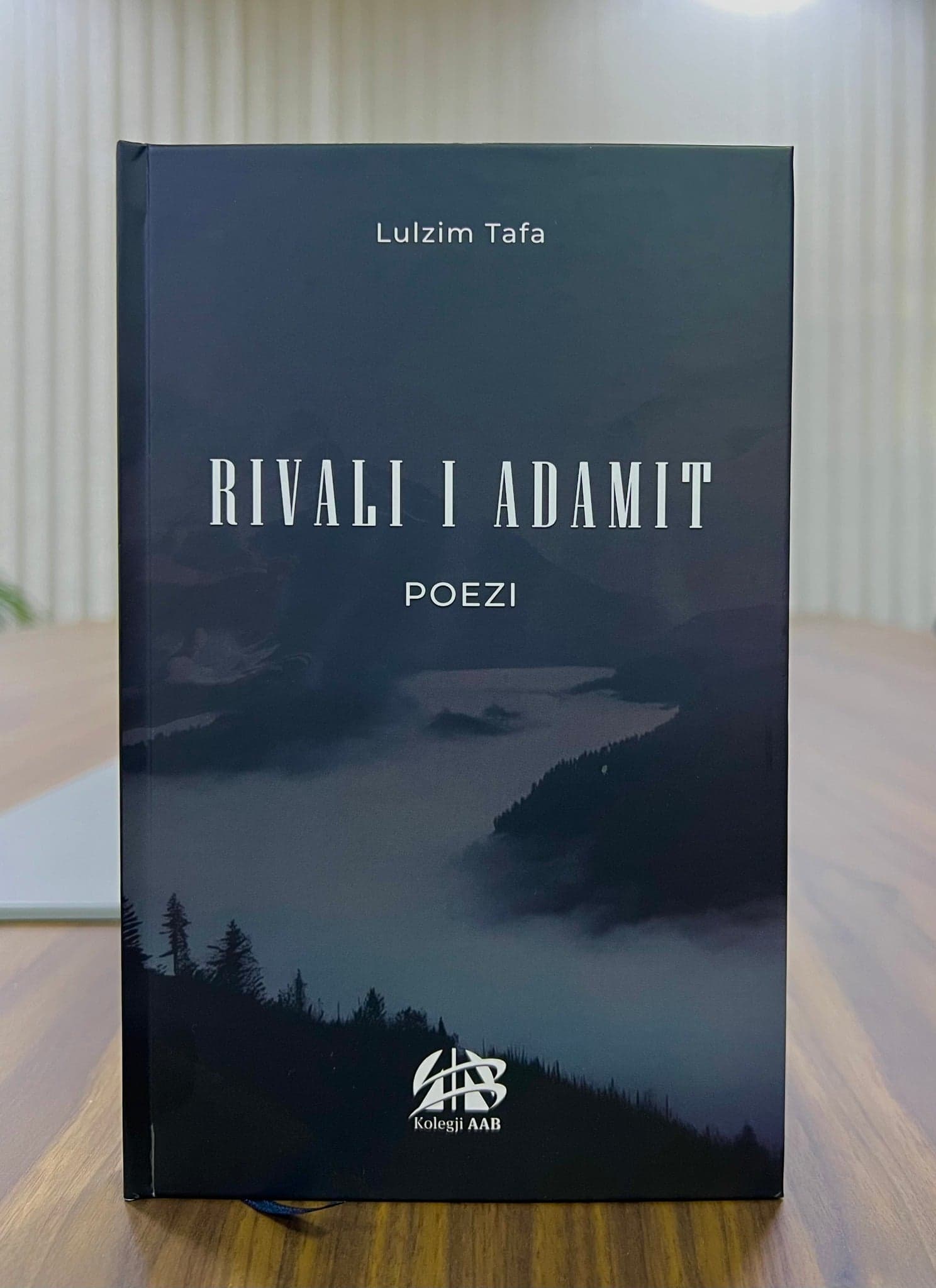 Doli nga shtypi libri poetik “Rivali i Adamit” i autorit Lulzim Tafa
