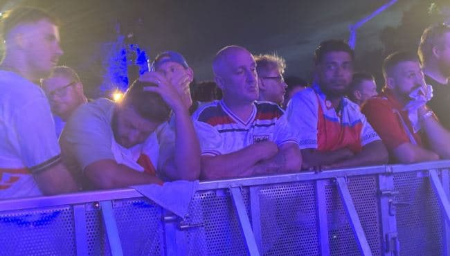Tifozët anglezë kënduan me shpresë për EURO 2024, por u kthyen me zemër të thyer