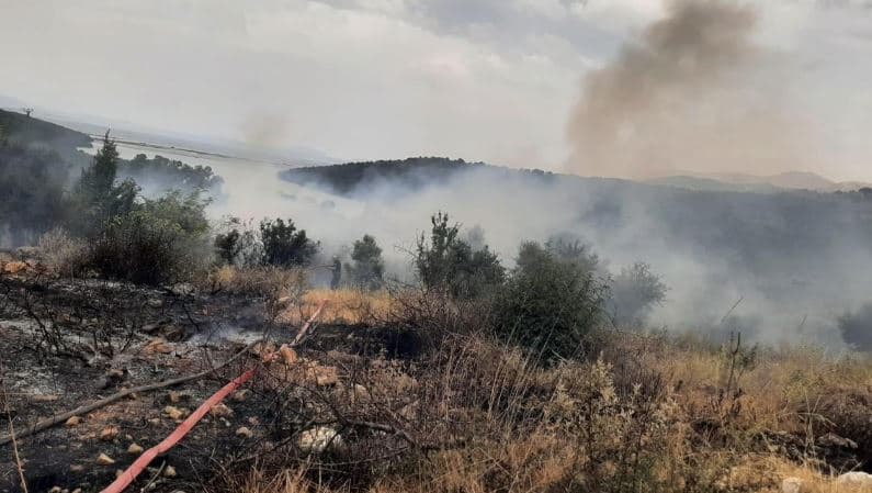 Zjarr masiv mes Ksamilit dhe Butrintit