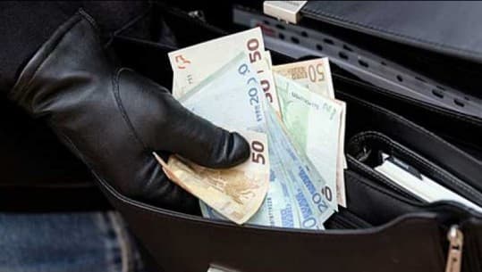 Grabitet një shtetas turk një Prishtinë, i vidhen dokumente e para