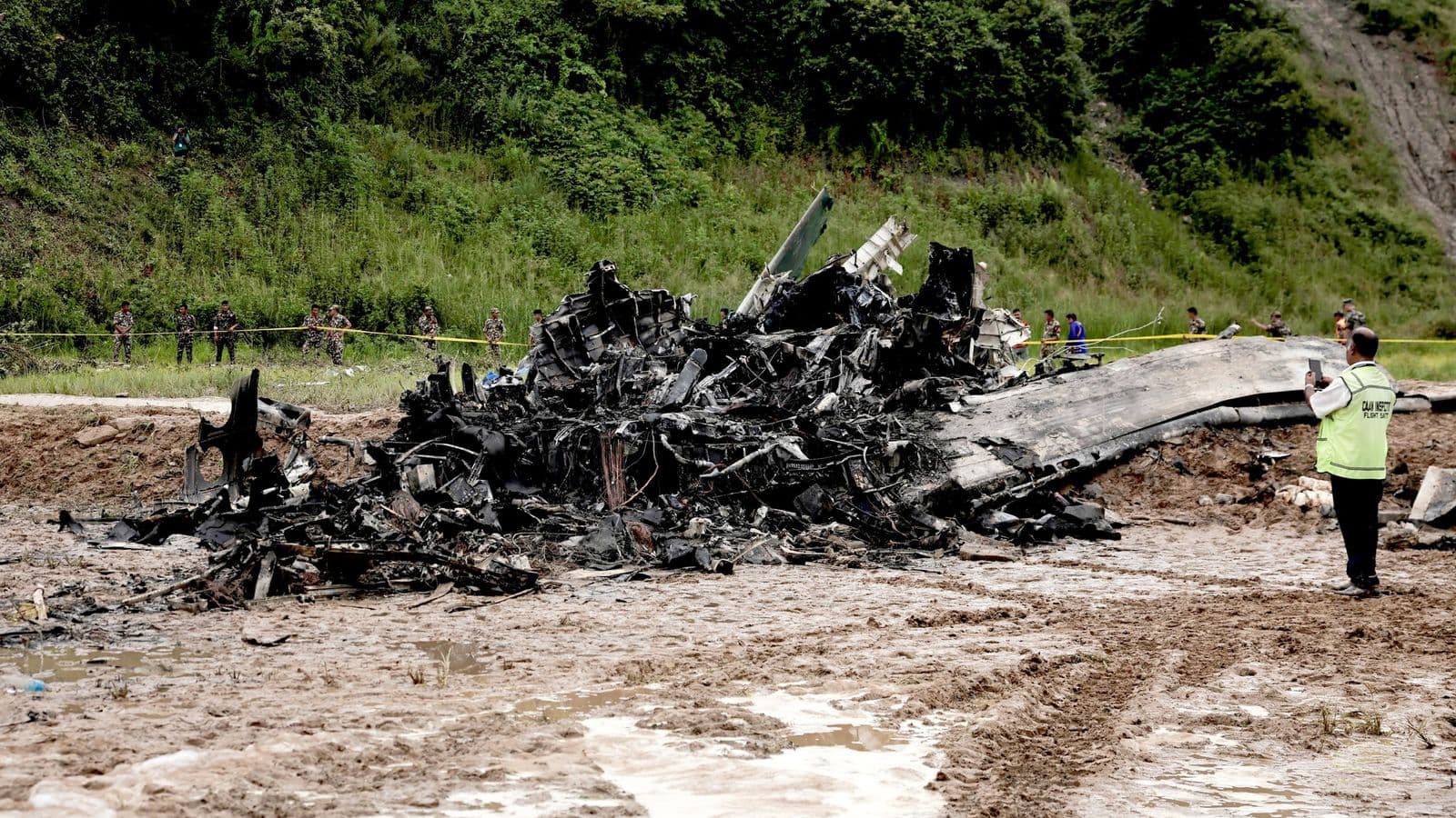 18 të vrarë nga përplasja e një aeroplani në Nepal, piloti i vetmi i mbijetuar