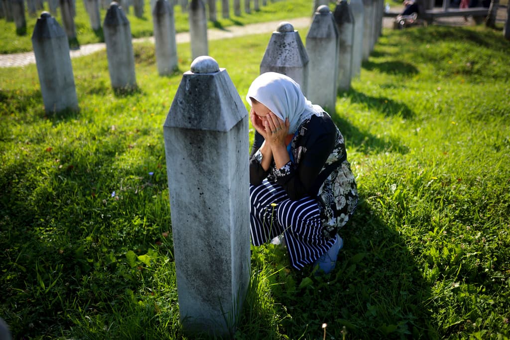 Portali ukrainas ia huq, viktimat e Srebrenicës i bën kosovarë
