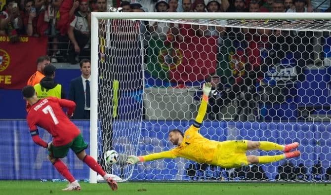 Portugalia shkon në çerekfinale, e mposht Slloveninë