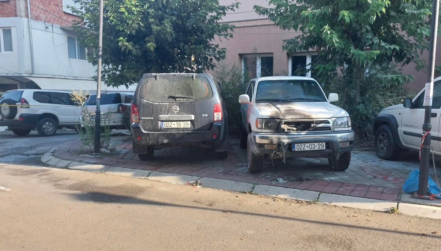 Kryetari Peci shpreson në kapjen e autorëve të “aktit kriminal” të djegies së veturave zyrtare (FOTO)