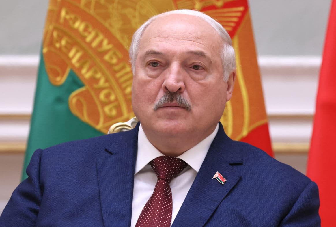 Lukashenko i fal 20 të burgosur, ishin të dënuar për ekstremizëm