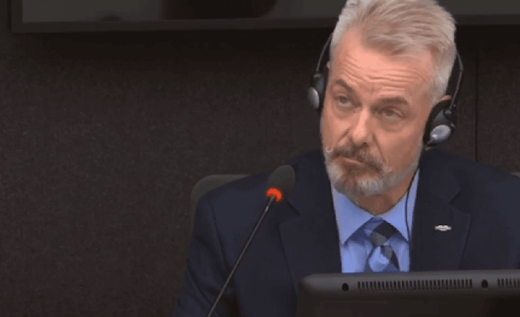 Dëshmia kontraverse në Hagë e ish-oficerit të KFOR-it: “Fushata e bombardimeve të NATO-s nuk ishte për paqe”