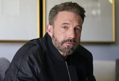 Ben Affleck shfaqet i buzëqeshur krah ish-bashkëshortes