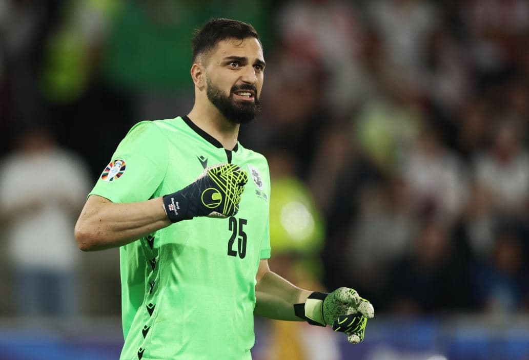 Alissonit i lëkundet vendi, Liverpooli afër yllit të Valencias