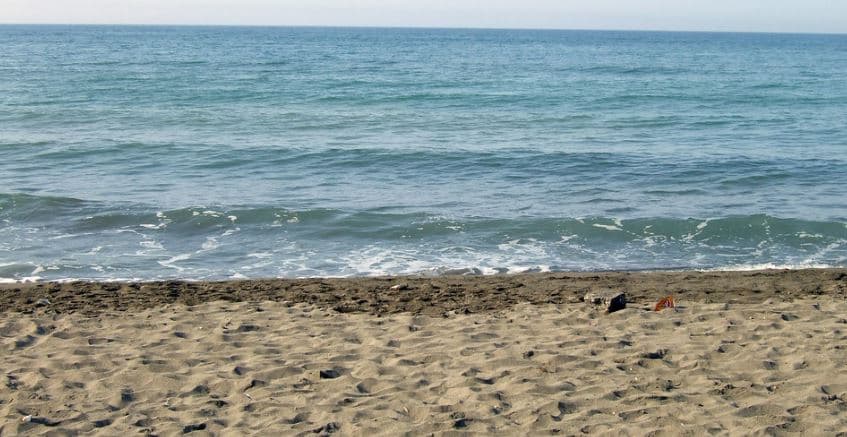 Humb jetën një 70-vjeçar në plazhin e Fierit, pësoi arrest kardiak