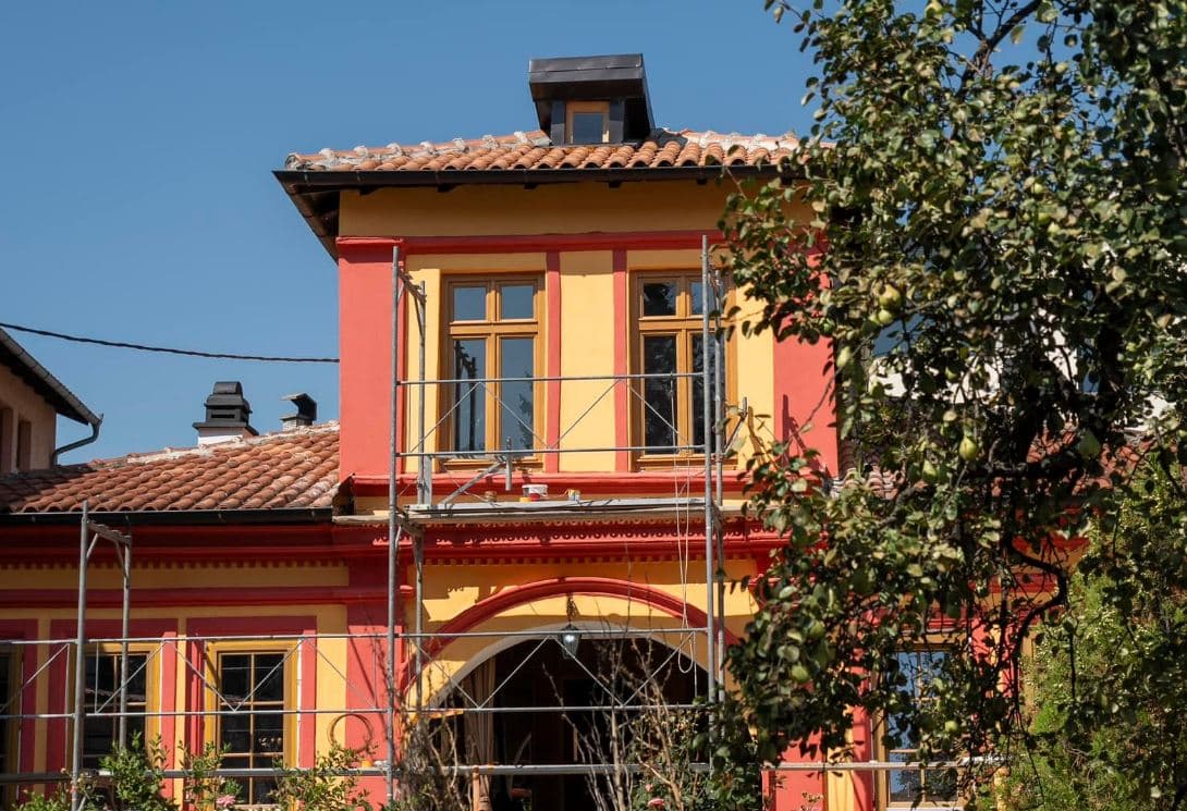 Një ndër shtëpitë më të veçanta në Prizren, drejt përfundimit të restaurimit të saj
