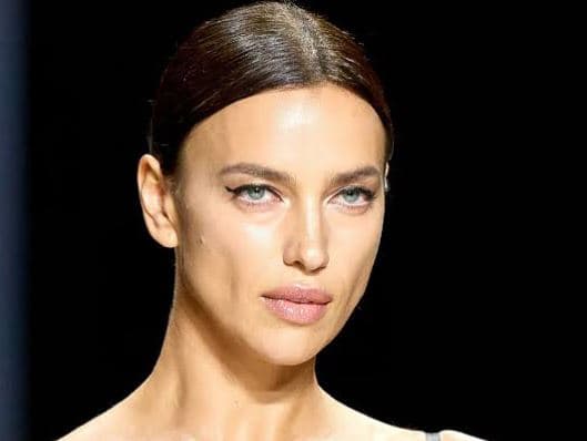 Irina Shayk pozon pa sytjena