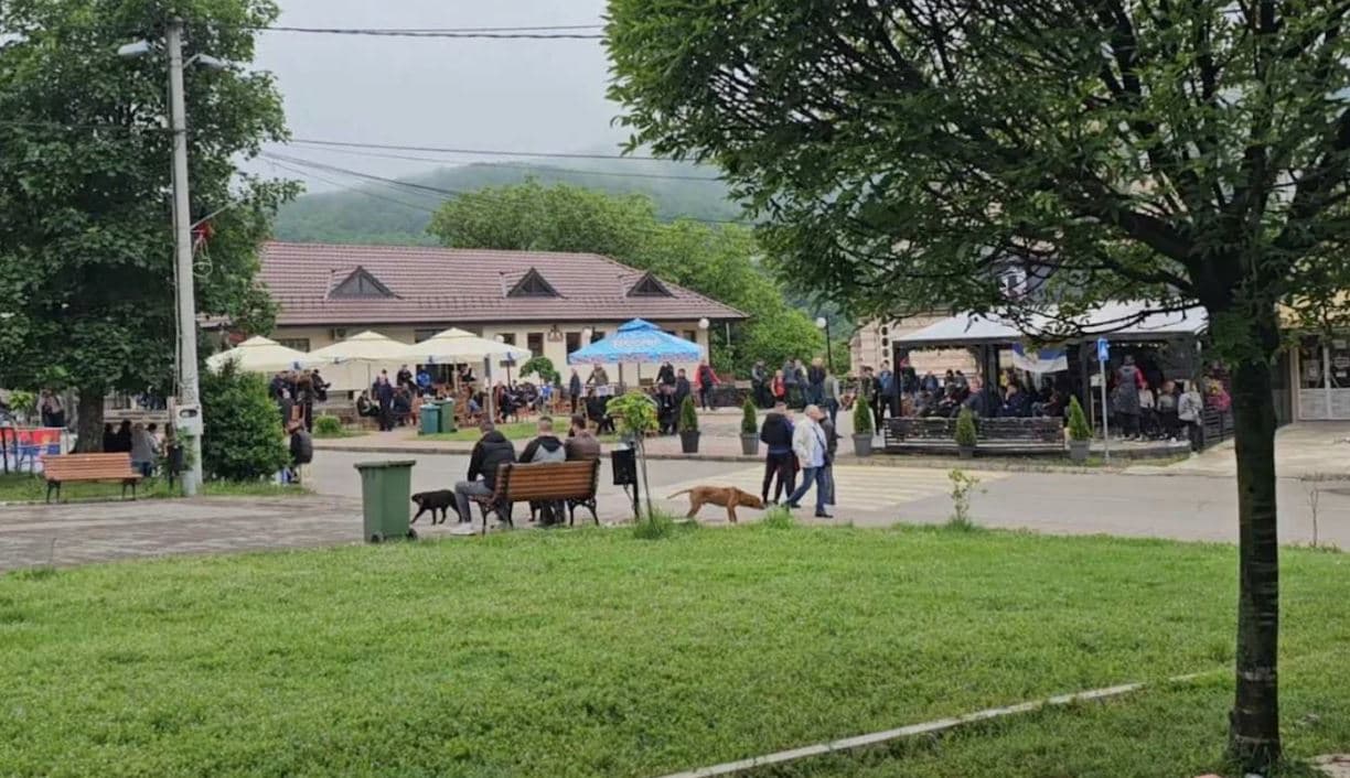 Dyshohet se kaluan ilegalisht kufirin Serbi-Kosovë, policia interviston dy kosovarët në Leposaviq