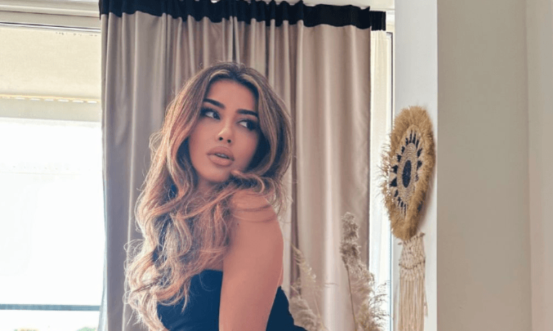 Melinda Ademi publikon fotografi nga dhoma e gjumit