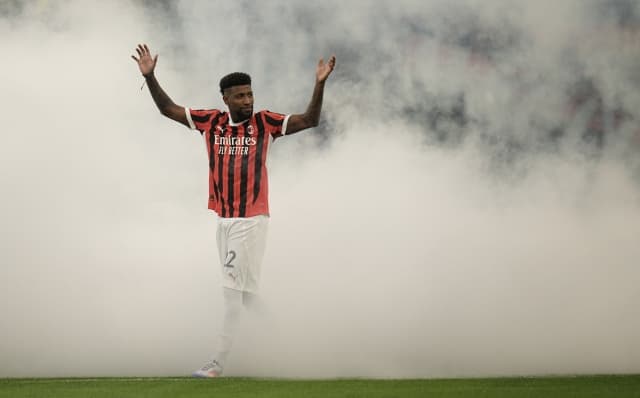 AC Milan e nis me një kupë sezonin, fiton trofeun "Berlusconi"