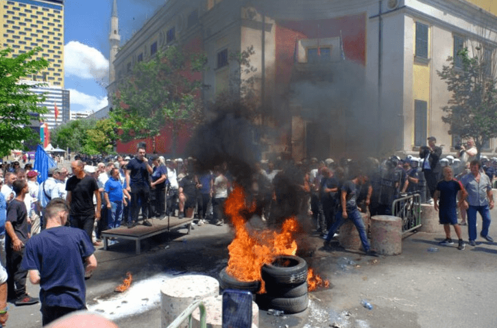 Dorëheqja e Veliajt - sërish protestë në Tiranë, këto rrugë pritet të bllokohen