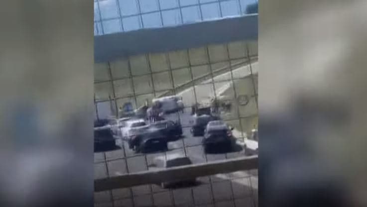 Rrokulliset një veturë në autostradën "Ibrahim Rugova", katër të lënduar (VIDEO)