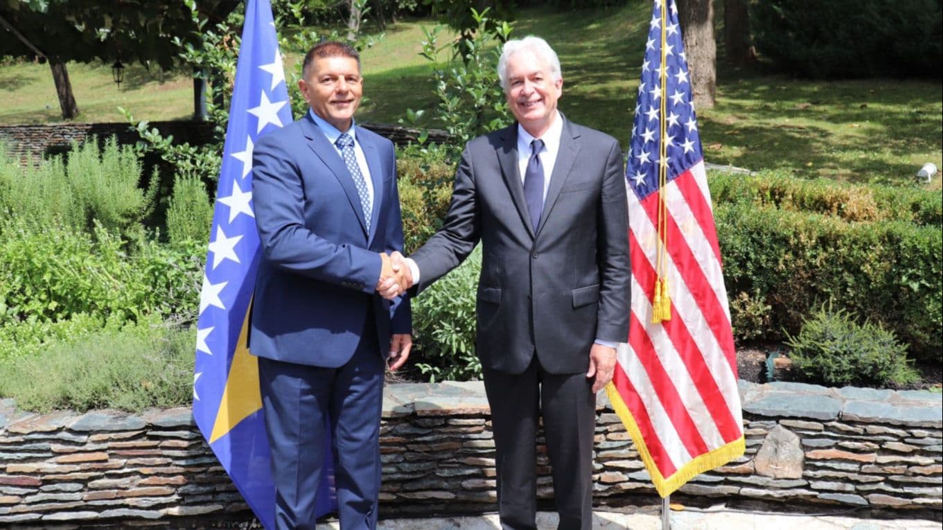 Njeriu i parë i CIA-s shkon në Beograd pas Sarajevës