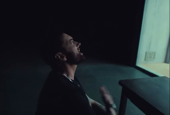 Eminem publikon këngë të re (VIDEO)