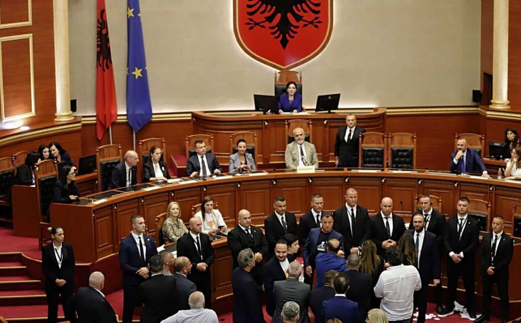 PD kërkon seancë të jashtëzakonshme për mandatin e Olta Xhaçkës