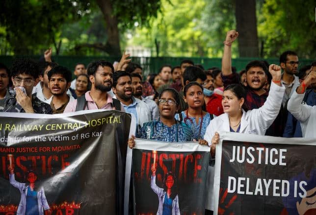Mjekët indianë refuzojnë t'i japin fund protestave për përdhunimin dhe vrasjen e mjekes