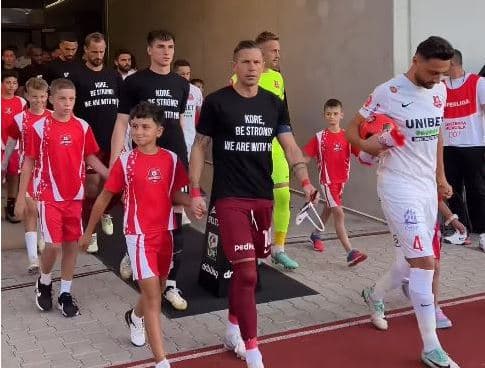 Bashkëlojtarët e mbështetin Korenicën pas vdekjes së babait: “Kore, bëhu i fortë, ne jemi me ty”