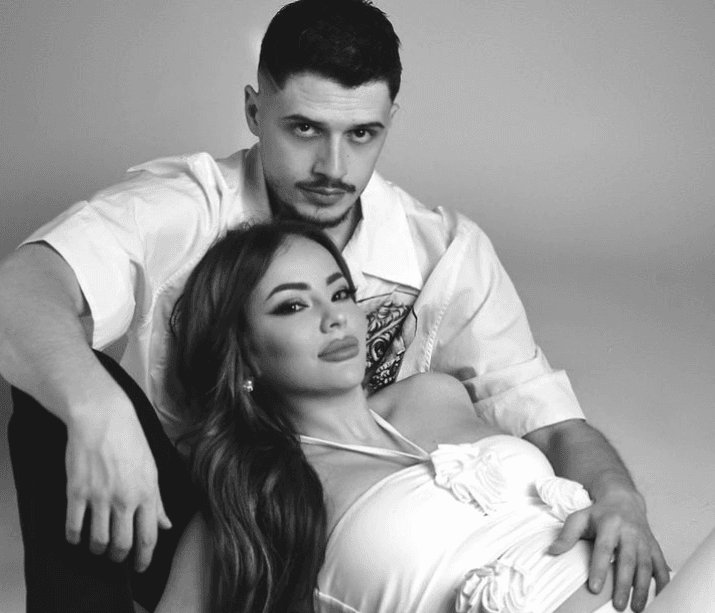 Sara publikon pamjet teksa bebushi shqelmon barkun e saj