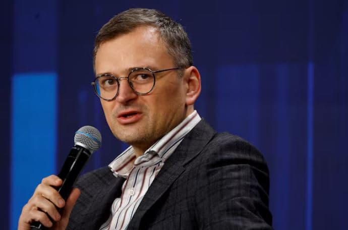 Dorëhiqet kryediplomati ukrainas mes riorganizimit më të madh të luftës