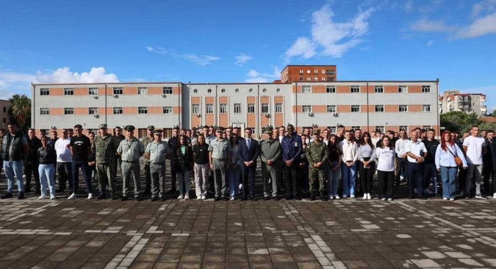 Shqipëri: 239 vajza e djem priten të bëhen pjesë e Forcave të Armatosura
