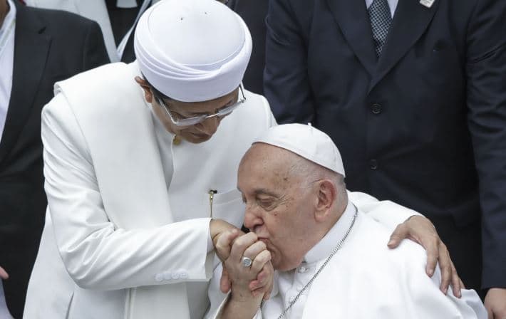 Papa dhe imami i xhamisë më të madhe të Azisë Juglindore, bëjnë thirrje për të luftuar dhunën