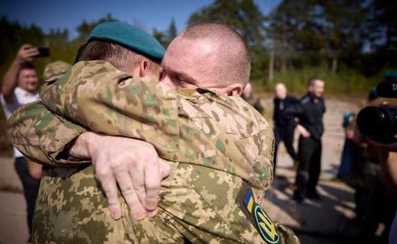 Në shkëmbim të robërve të luftës, Rusia liron mbi 100 ukrainas