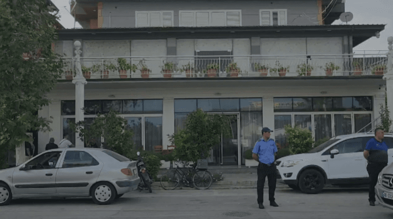 Theret me thikë një person në Fier, arrestohet i dyshuari 15-vjeçar