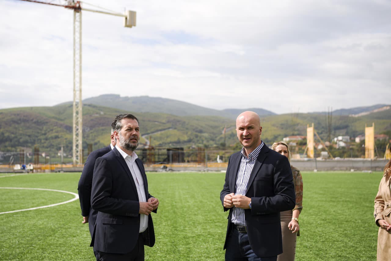 Stadiumi i Shtimes po bëhet me infrastrukturën e nevojshme sportive