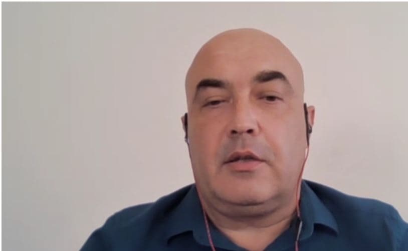 Kryeredaktori i portalit malazez tregon kur liderët e shtetit të tij fshehën takimet me politikanët kosovarë