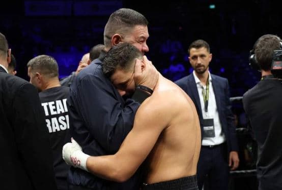 Luani, krenar me Ardianin – hyri në ring dhe e përqafoi