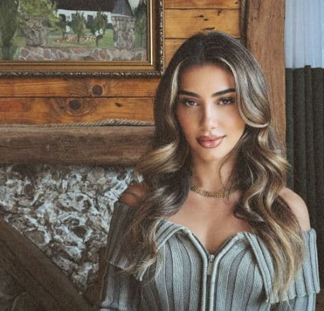 Melinda Ademi, sa shkon e zbukurohet