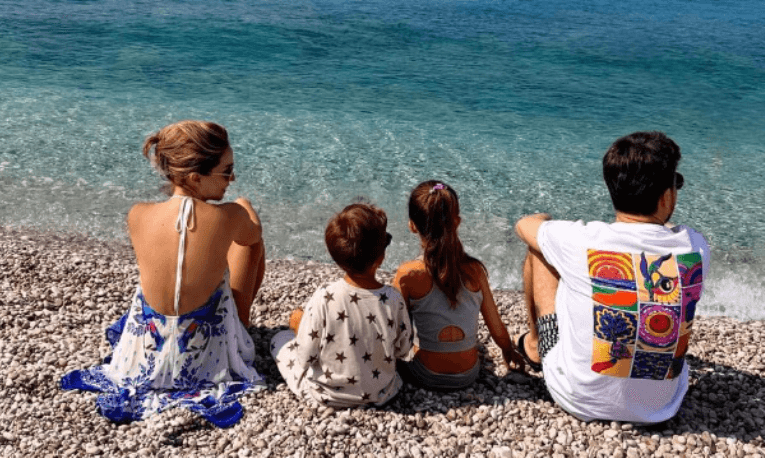 Miriami dhe Albani publikojnë fotografitë më të bukura nga pushimet me fëmijët