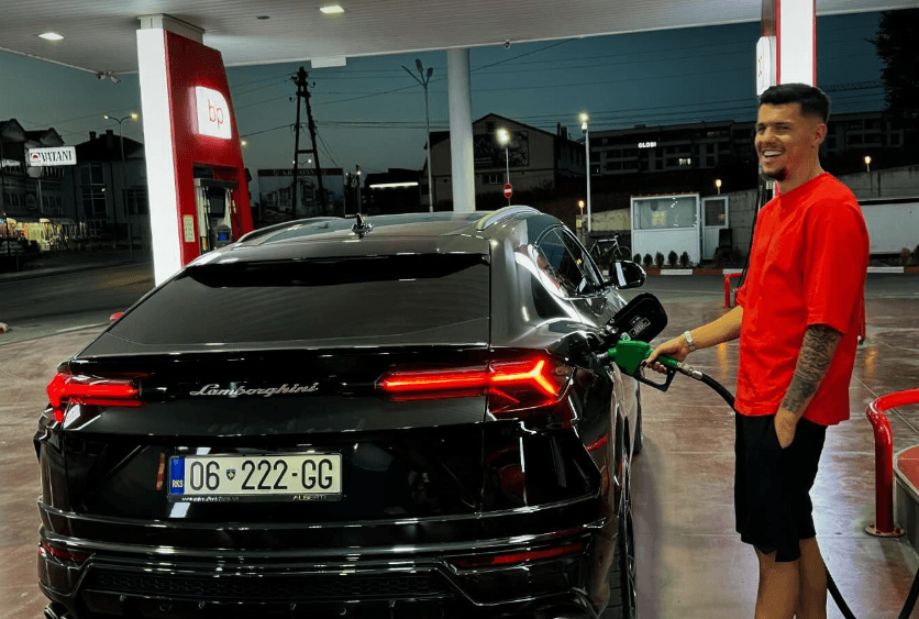 “Jeta është e mirë”, Mirlind Daku ia blen vetes një Lamborghini