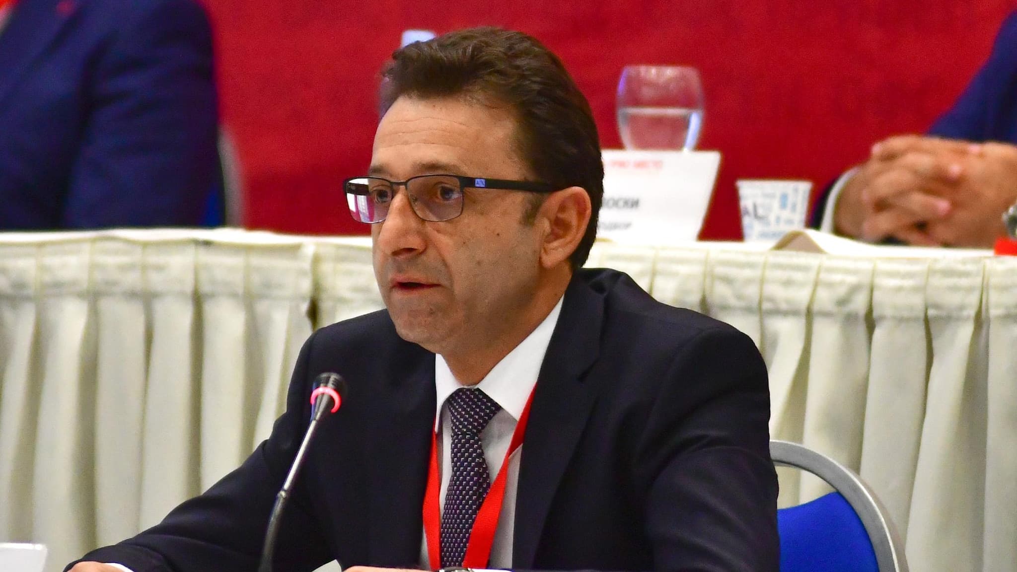 Persona të maskuar sulmojnë kryetarin e FFM-së Muamed Sejdinin