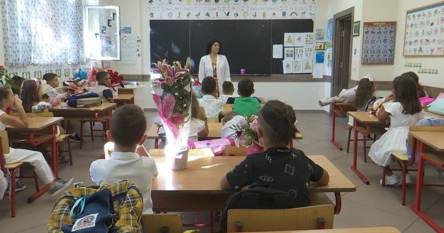 Sot nis viti i ri shkollor në Shqipëri