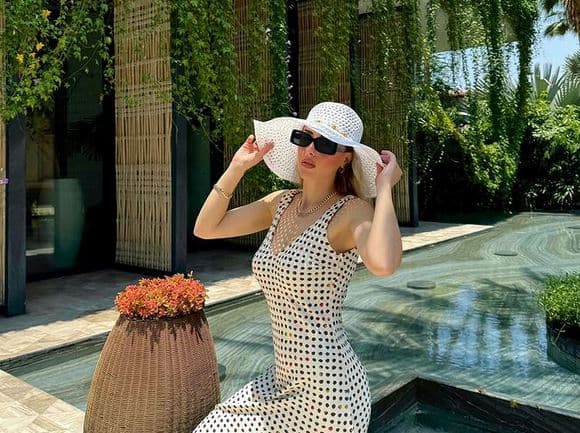 Aida Doçi e pikëlluar me ikjen e verës (FOTO)