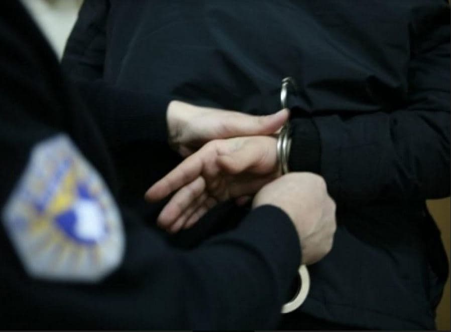 Vodhën makinë e stoli ari, tre shtetas të Shqipërisë arrestohen në Prishtinë