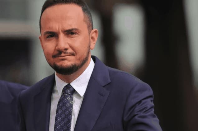 Deputeti i PD-së vetëdorëzohet në polici