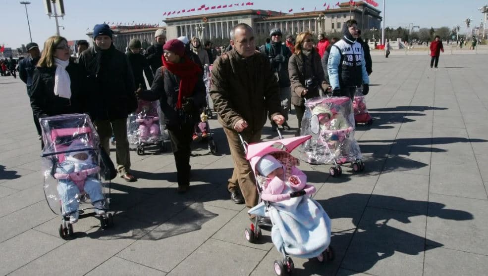 Kina po i jep fund birësimit të fëmijëve nga të huajt