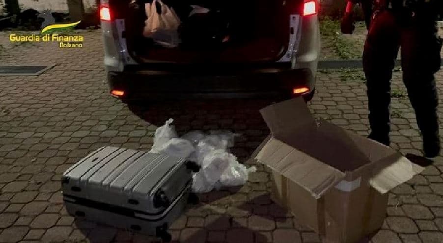 Arrestohen shqiptari në Bolzano dhe shoqëruesja e tij italiane, u kap kokainë me vlerë mbi 5 milionë euro