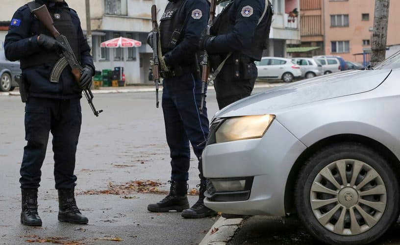 Arrestohet një person, dyshohet për tentim vrasje e fajde, iu gjet armë e municion