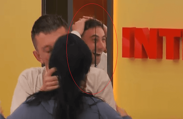 FOTOLAJM: Reagimi i Arionit për puthjen plot pasion të Vullnetit me Gresën