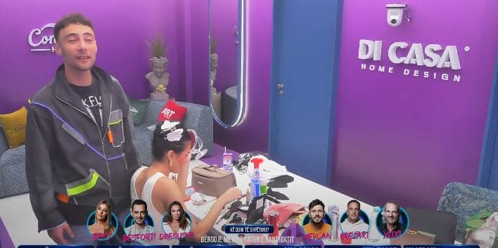 A po nisin flirtimet mes Arionit dhe Dianës? (VIDEO)